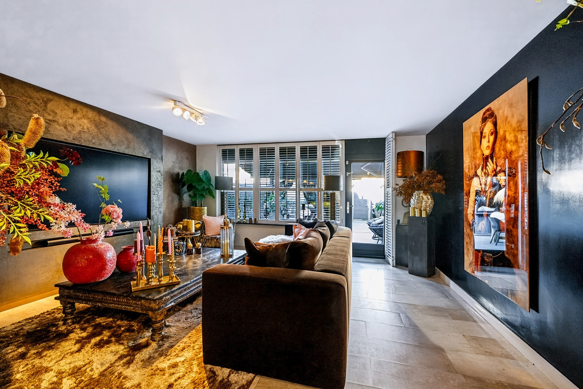 Tussenwoning te koop: Van Eesterenveld 3, Barendrecht