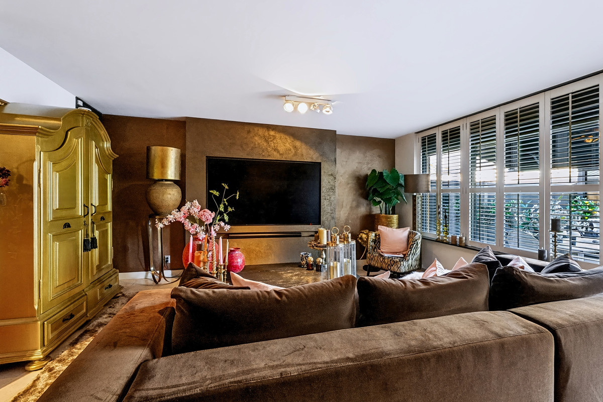 Tussenwoning te koop: Van Eesterenveld 3, Barendrecht
