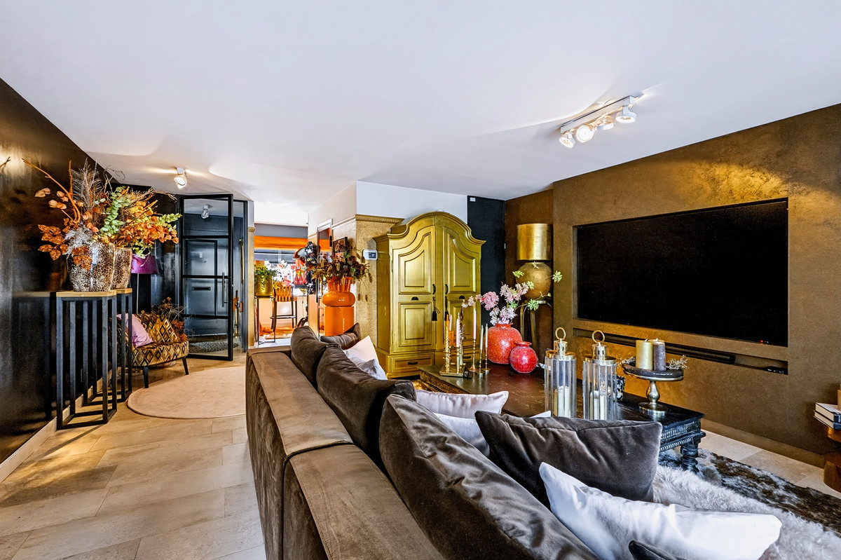 Tussenwoning te koop: Van Eesterenveld 3, Barendrecht