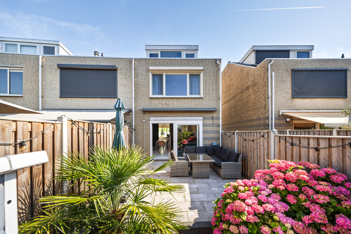 Hoekwoning te koop: Reina Prinsen Geerligssingel 55, Pijnacker