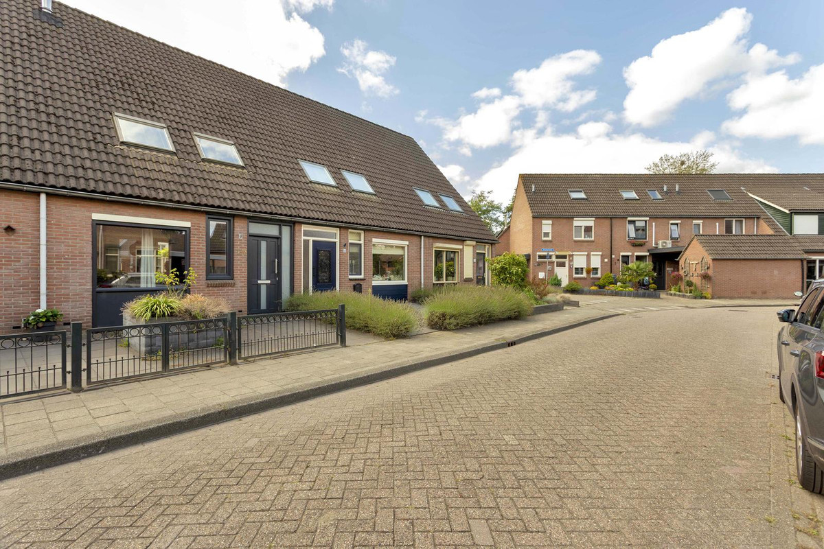 Tussenwoning te koop: Bekspringhoek 139, Enschede