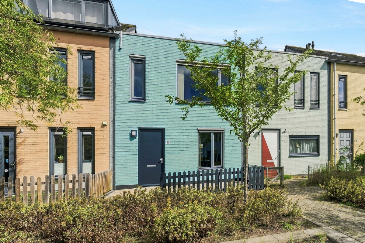 Tussenwoning te koop: Eucalyptastraat 25, Almere