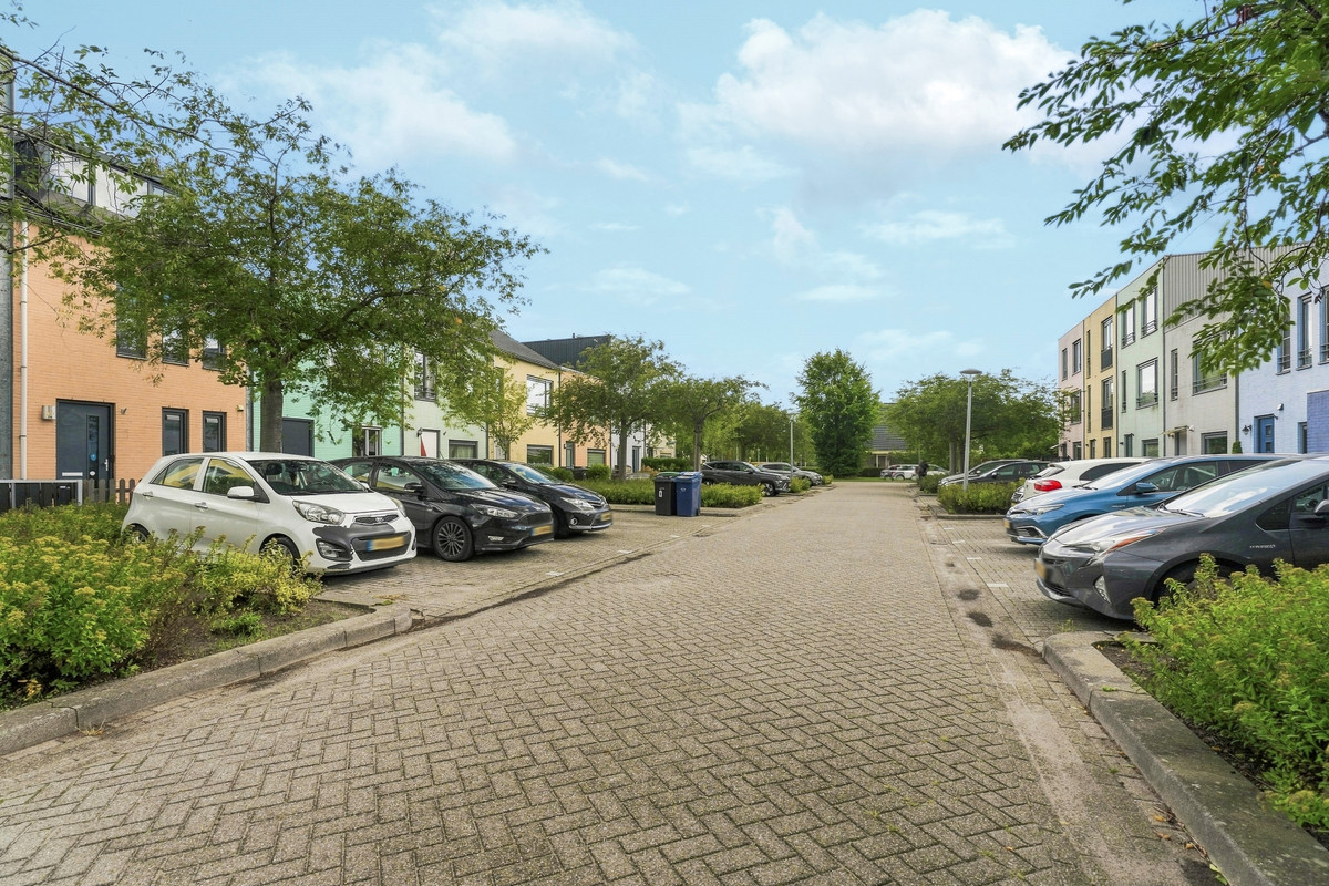 Tussenwoning te koop: Eucalyptastraat 25, Almere