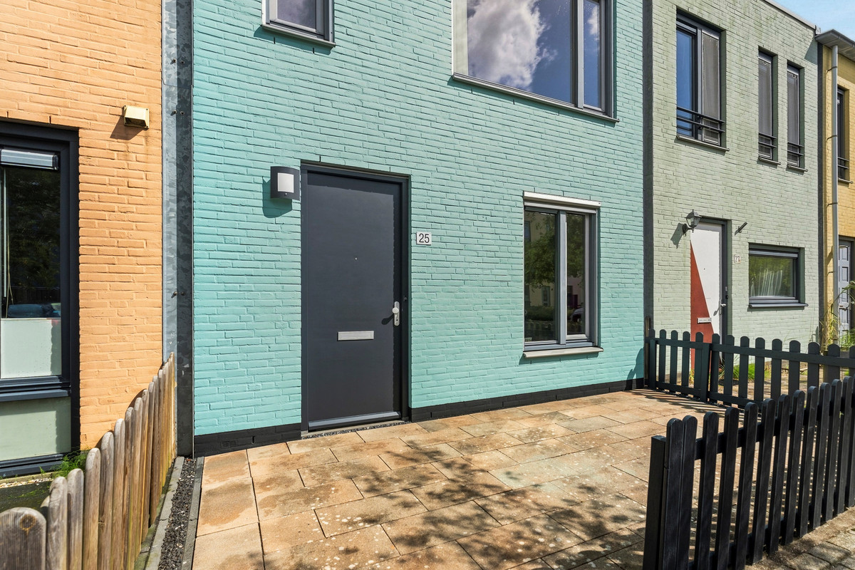 Tussenwoning te koop: Eucalyptastraat 25, Almere