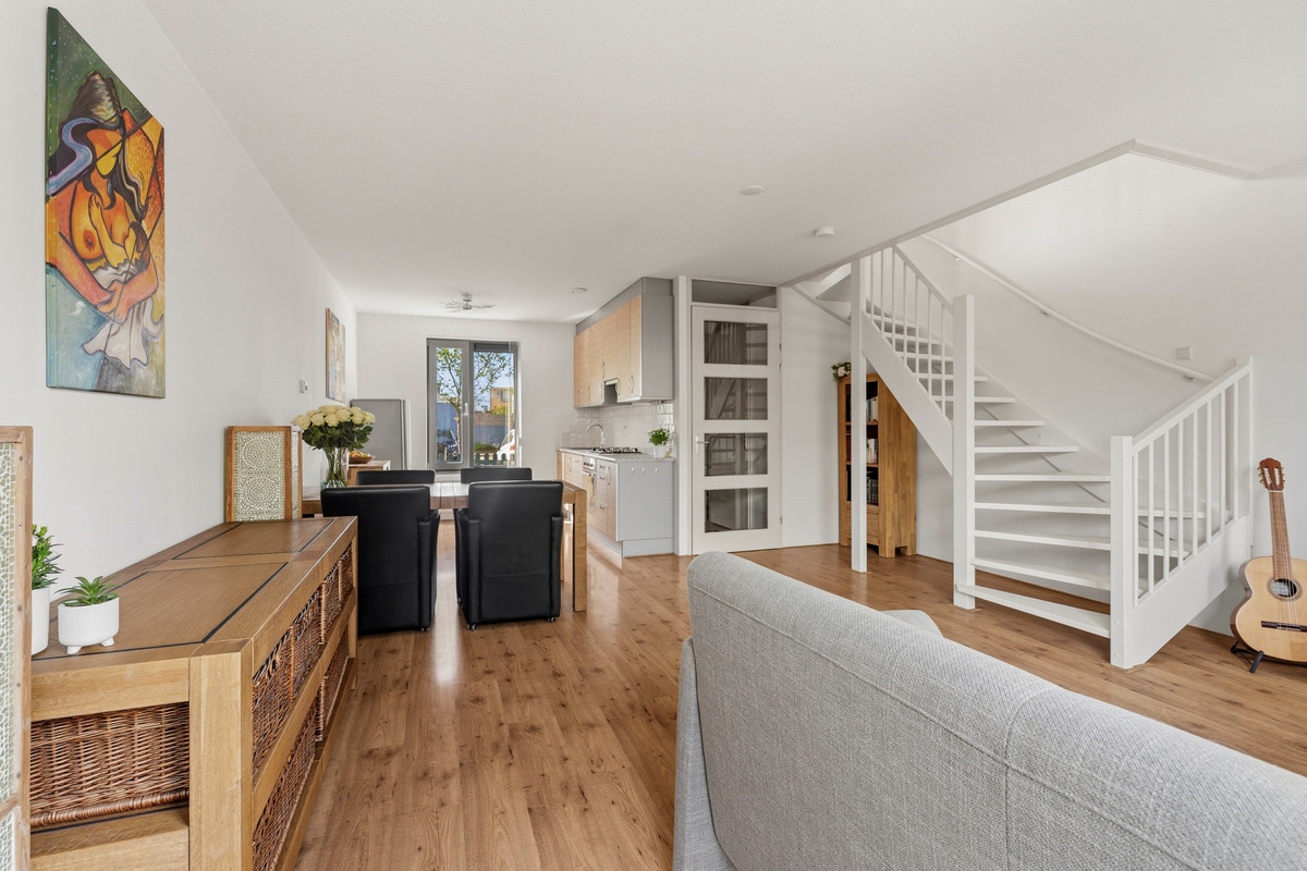 Tussenwoning te koop: Eucalyptastraat 25, Almere