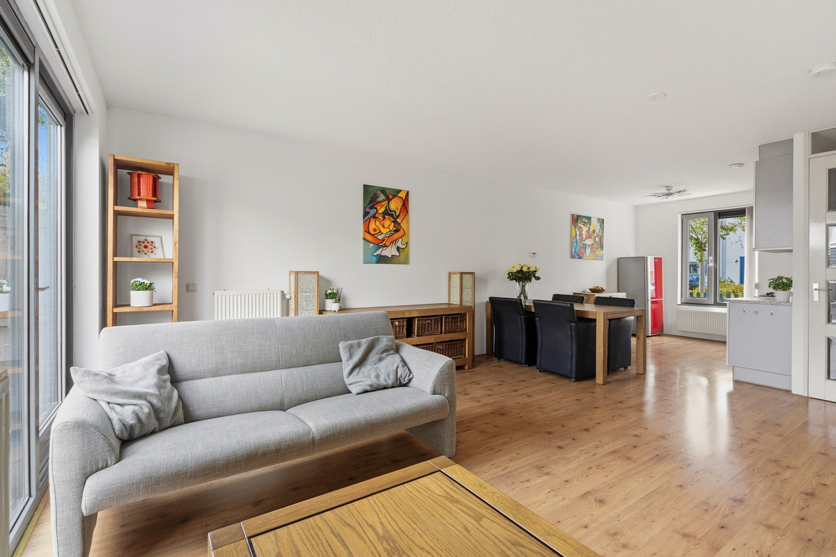 Tussenwoning te koop: Eucalyptastraat 25, Almere