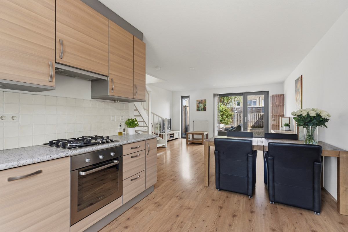 Tussenwoning te koop: Eucalyptastraat 25, Almere