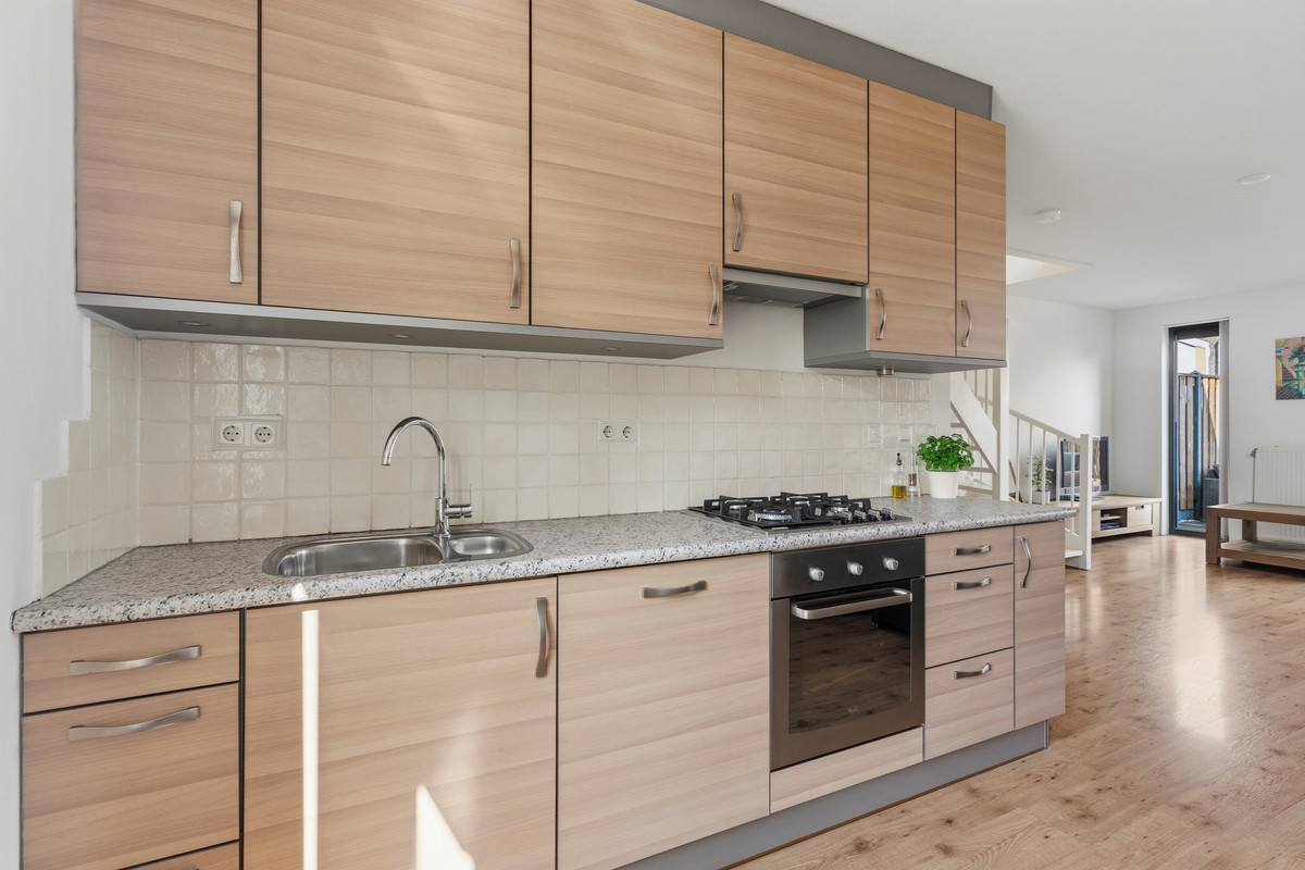 Tussenwoning te koop: Eucalyptastraat 25, Almere