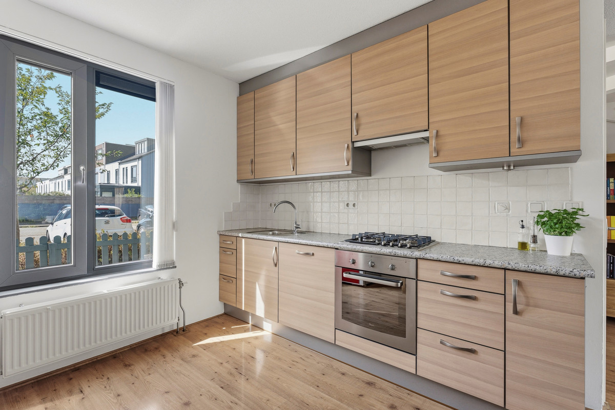 Tussenwoning te koop: Eucalyptastraat 25, Almere