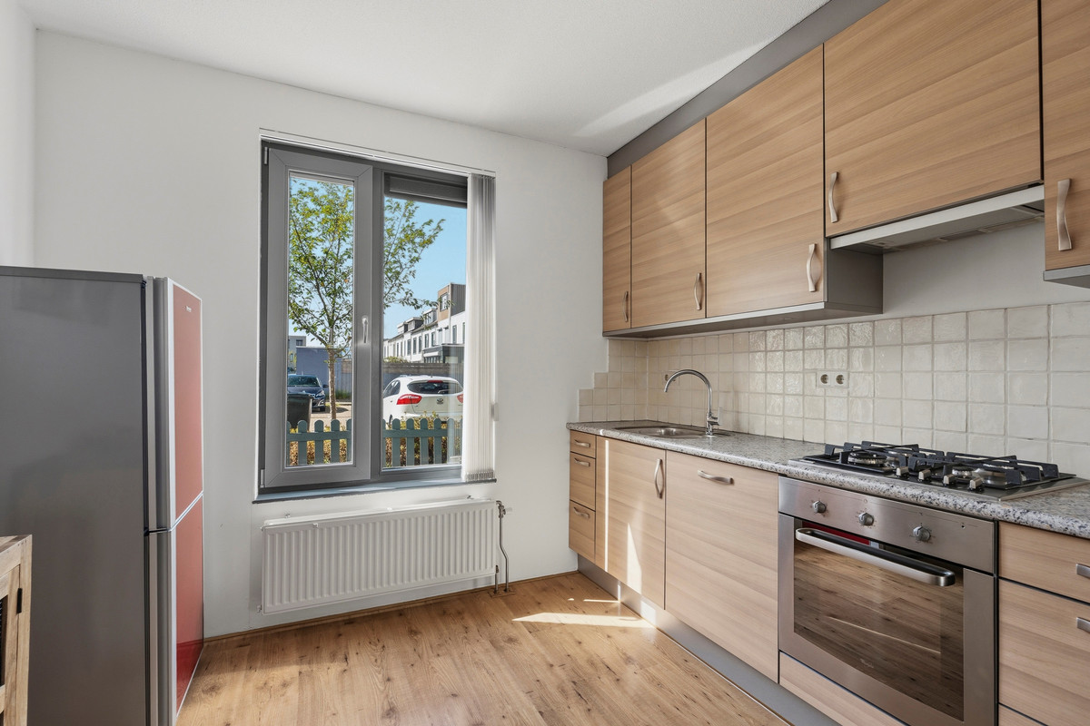 Tussenwoning te koop: Eucalyptastraat 25, Almere