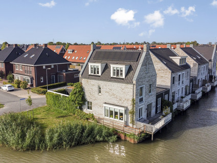 J Van Damstraat 23