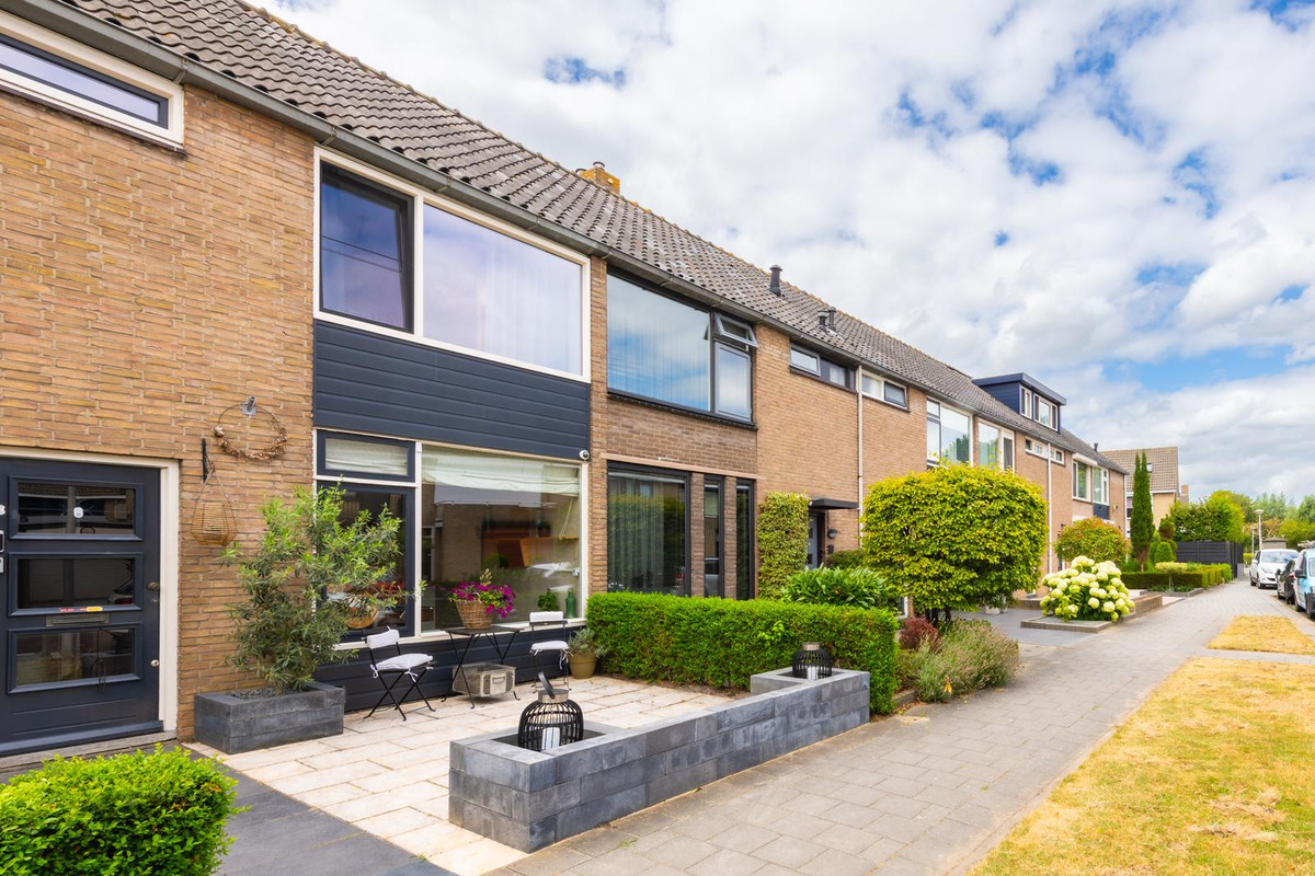 Tussenwoning te koop: Seringenstraat 12, Oud-Beijerland