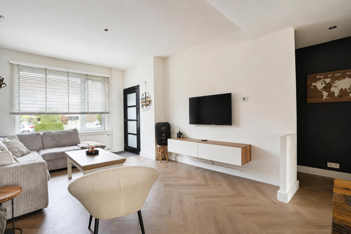 Tussenwoning te koop: Antoniusstraat 42, Geleen