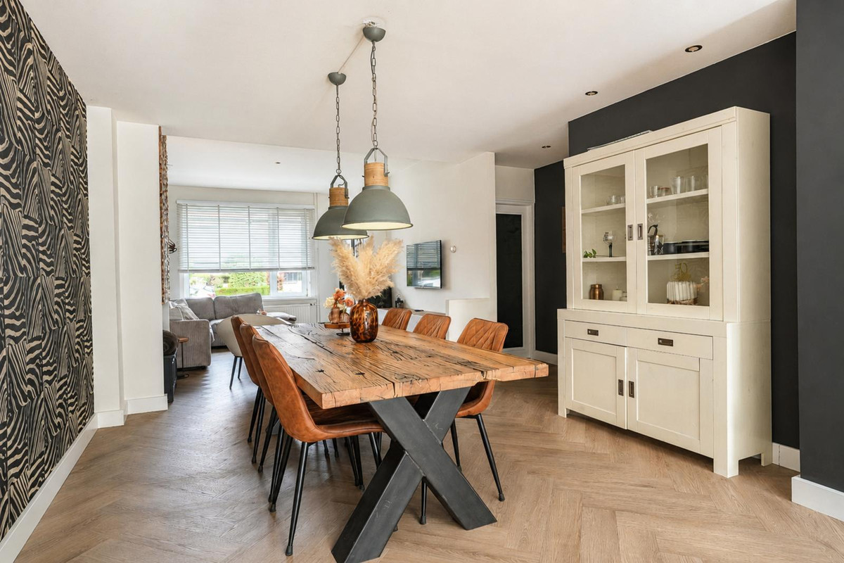Tussenwoning te koop: Antoniusstraat 42, Geleen