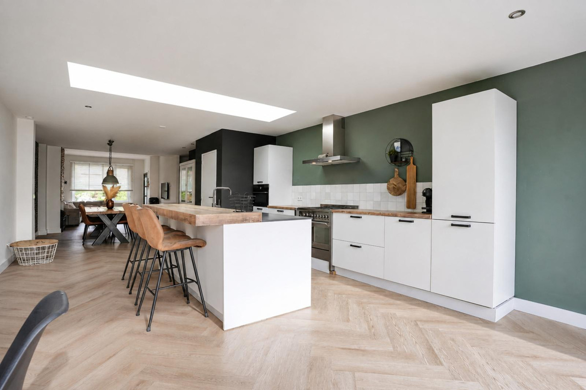 Tussenwoning te koop: Antoniusstraat 42, Geleen