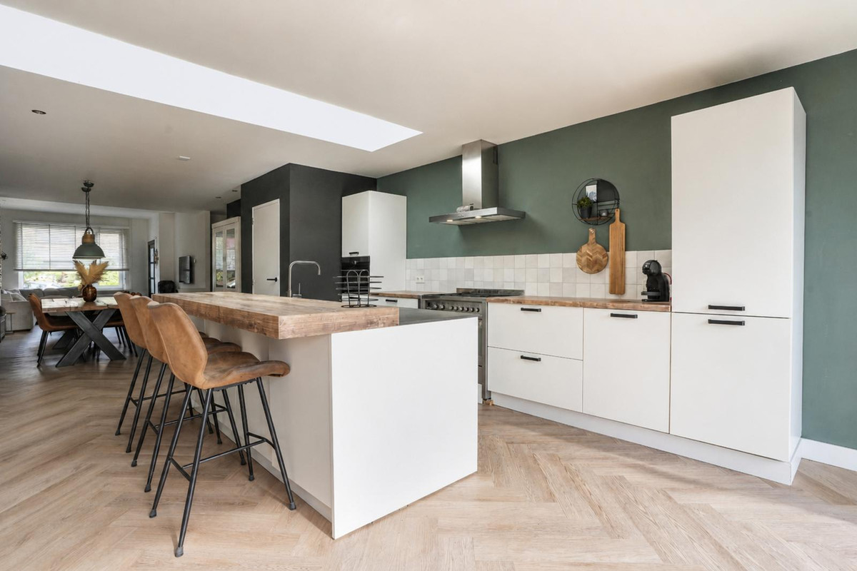 Tussenwoning te koop: Antoniusstraat 42, Geleen