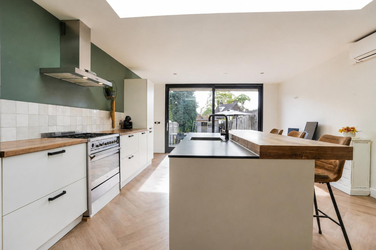 Tussenwoning te koop: Antoniusstraat 42, Geleen