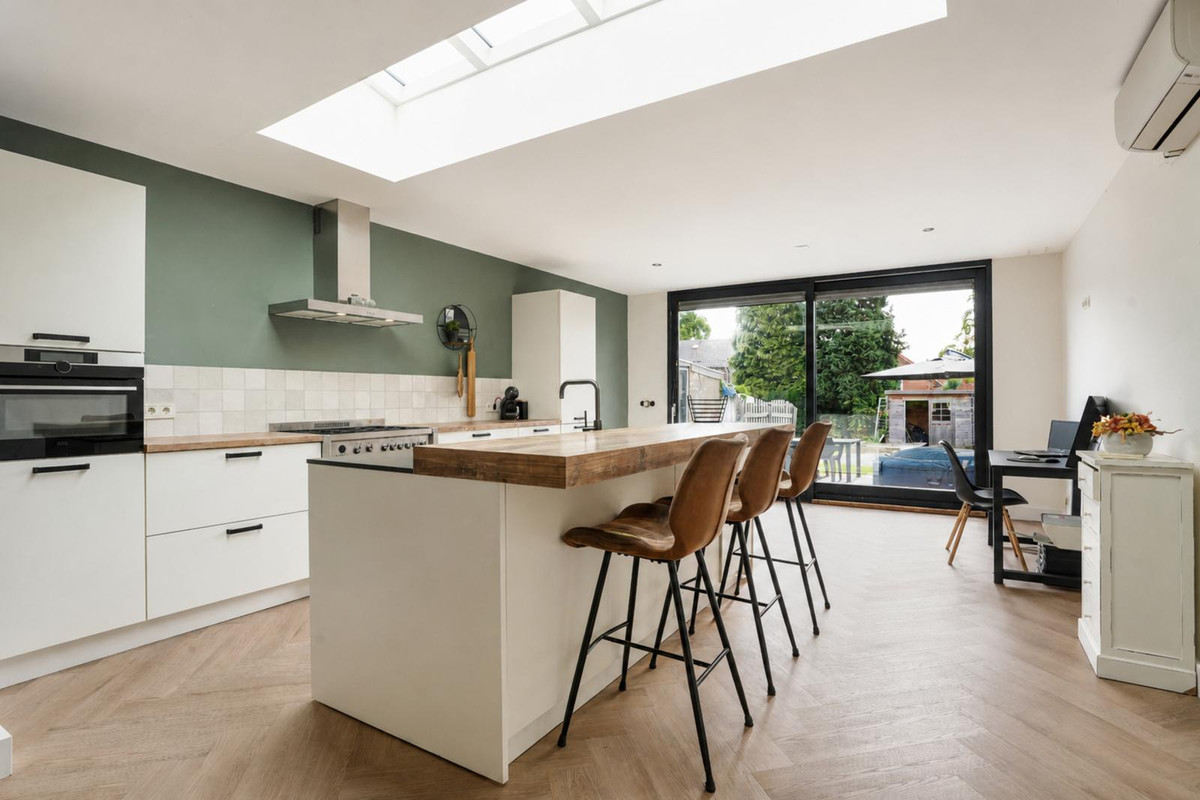 Tussenwoning te koop: Antoniusstraat 42, Geleen