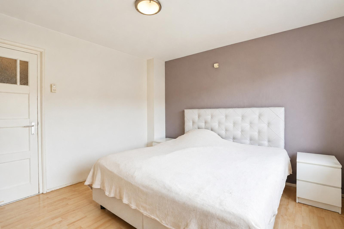 Tussenwoning te koop: Antoniusstraat 42, Geleen