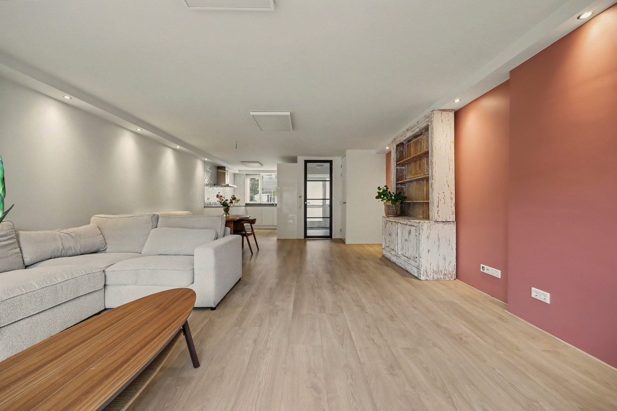 Tussenwoning te koop: Bartokweg 42, Almere