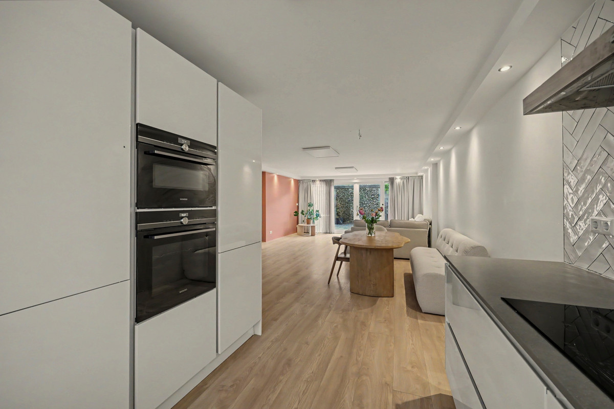 Tussenwoning te koop: Bartokweg 42, Almere
