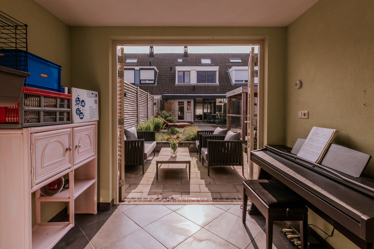Tussenwoning te koop: Kasteel Hillenraedtstraat 134, Roermond