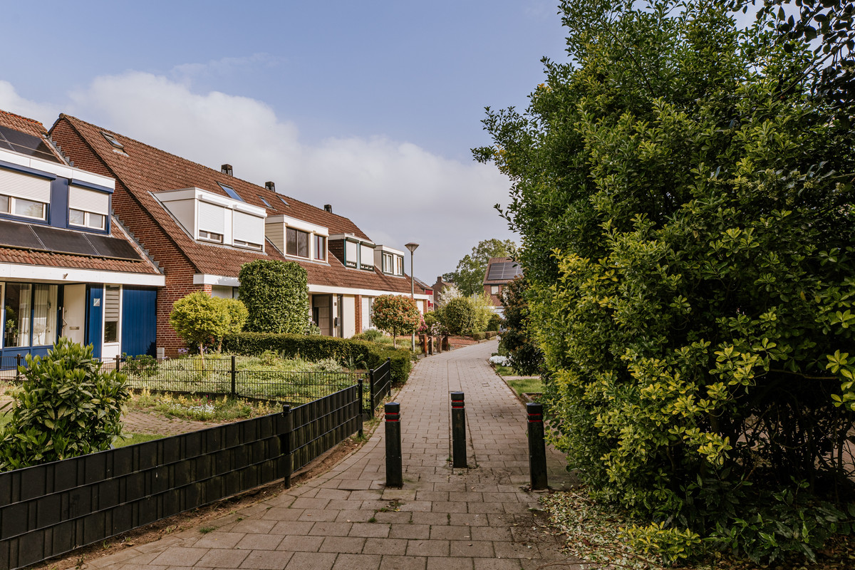 Tussenwoning te koop: Kasteel Hillenraedtstraat 134, Roermond