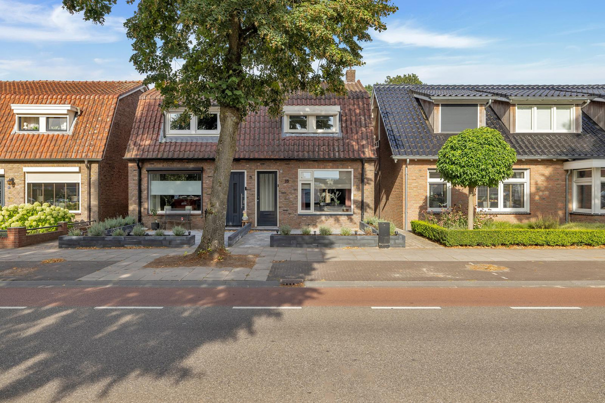 Twee-onder-één-kap te koop: Hoofdstraat 25, Overdinkel