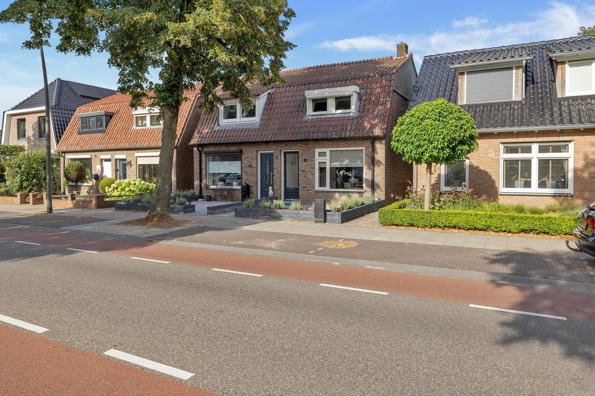 Twee-onder-één-kap te koop: Hoofdstraat 25, Overdinkel