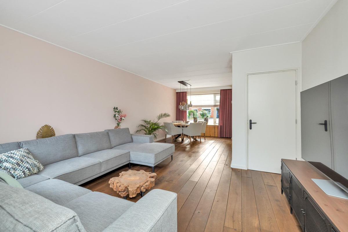 Twee-onder-één-kap te koop: Hoofdstraat 25, Overdinkel
