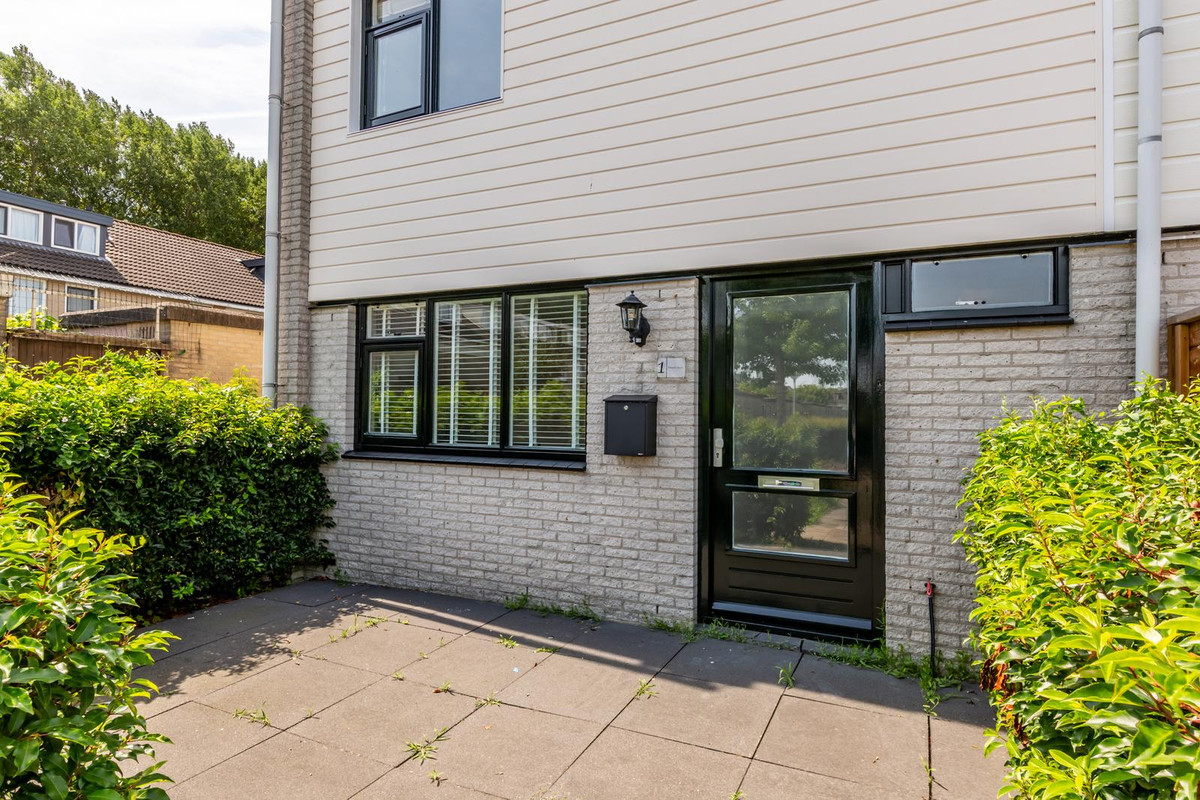 Hoekwoning te koop: B. Merkelbachstraat 1, Almere