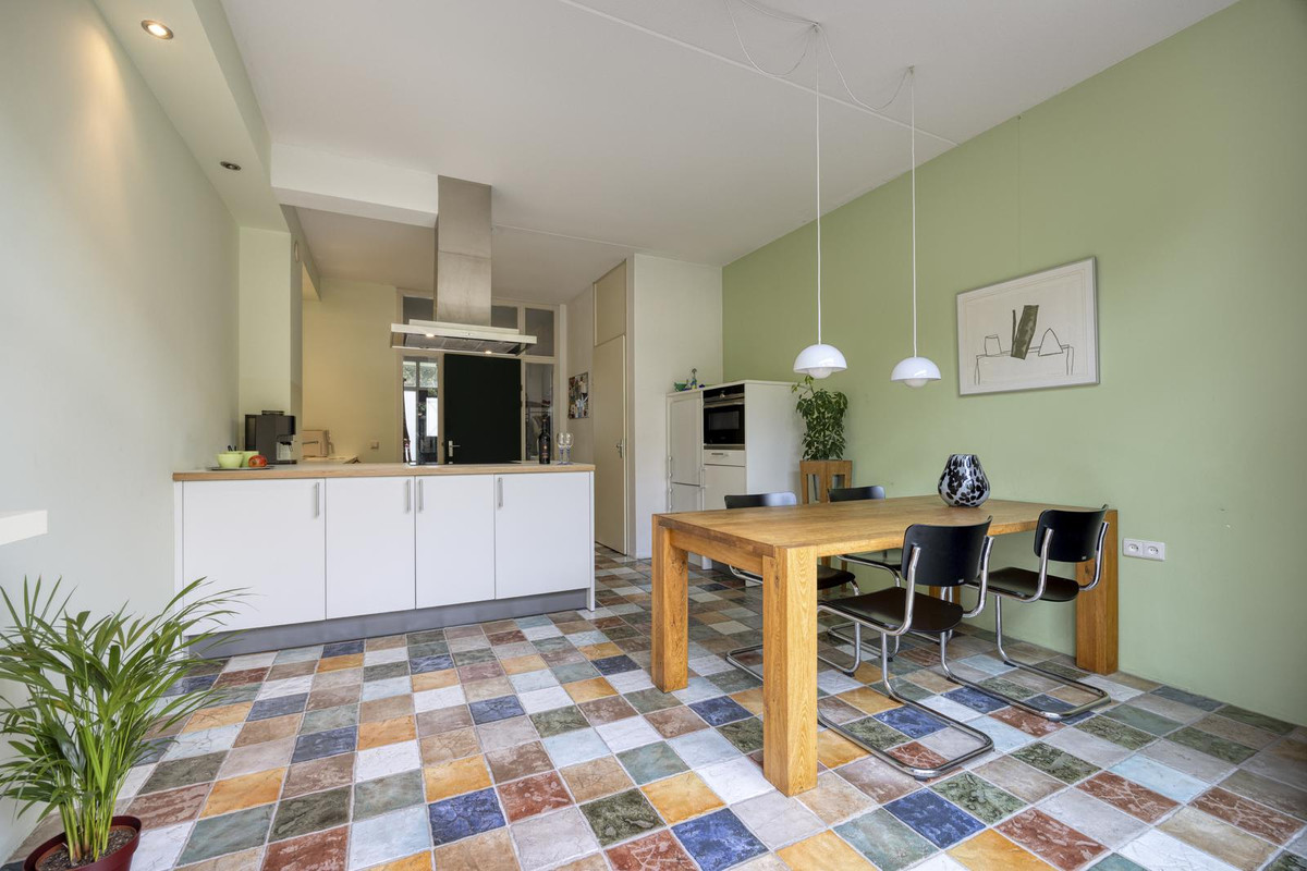 Tussenwoning te koop: Suezkade 22, 'S-Gravenhage