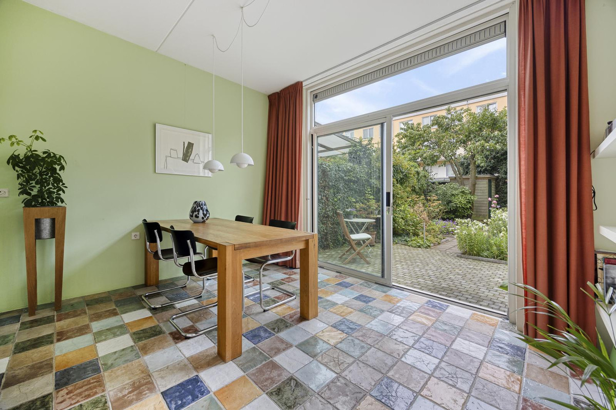 Tussenwoning te koop: Suezkade 22, 'S-Gravenhage