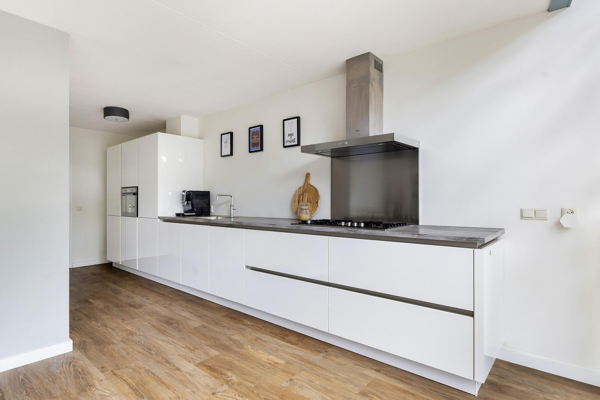 Tussenwoning te koop: Rietvelddreef 56, Barendrecht