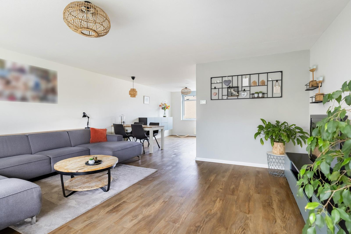 Tussenwoning te koop: Rietvelddreef 56, Barendrecht