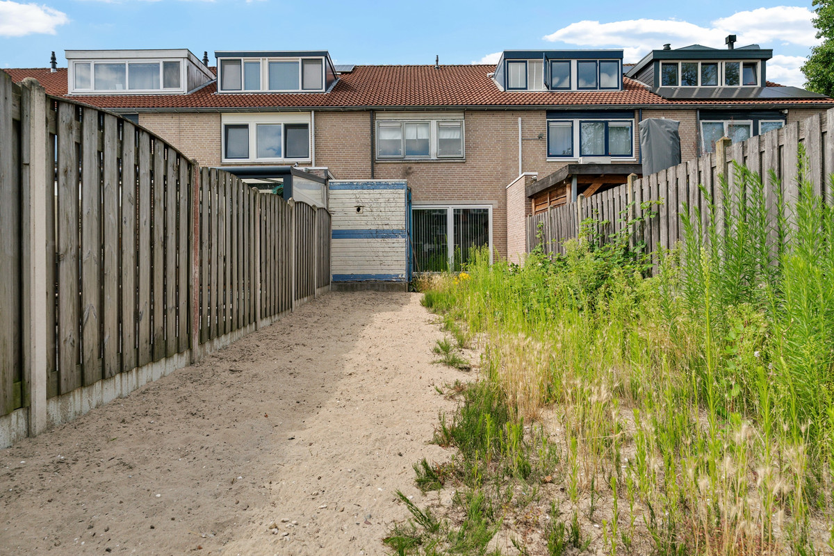 Tussenwoning te koop: Strijkmolenstraat 24, Almere