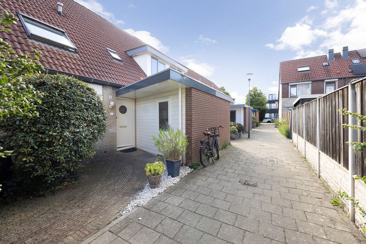 Tussenwoning te koop: Johanna van Heukelomstraat 12, Haarlem