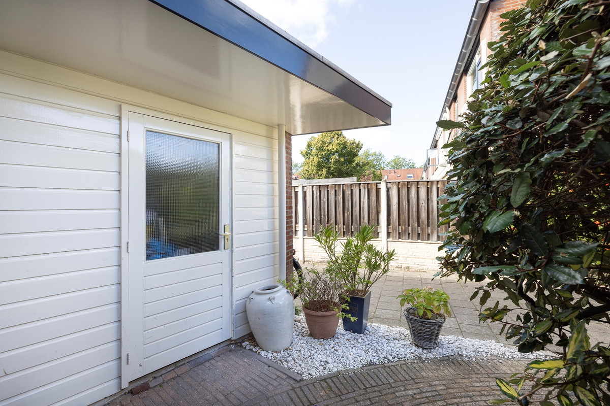 Tussenwoning te koop: Johanna van Heukelomstraat 12, Haarlem