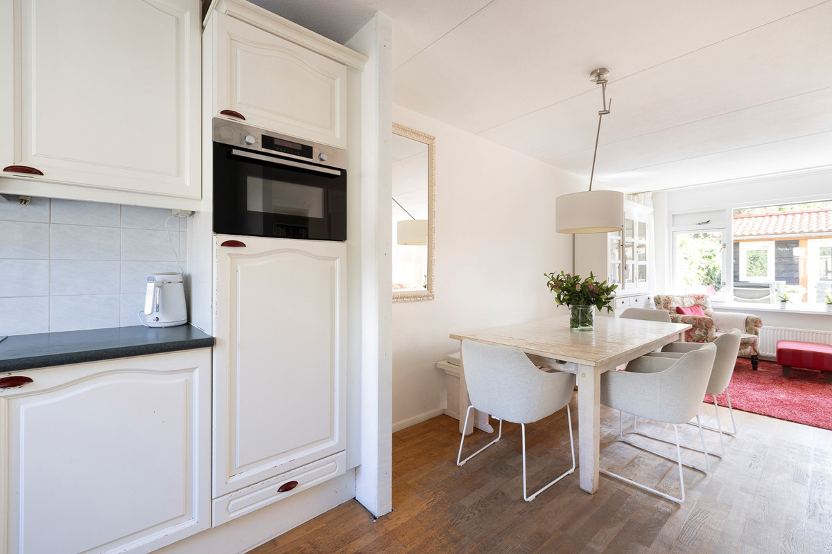 Tussenwoning te koop: Johanna van Heukelomstraat 12, Haarlem