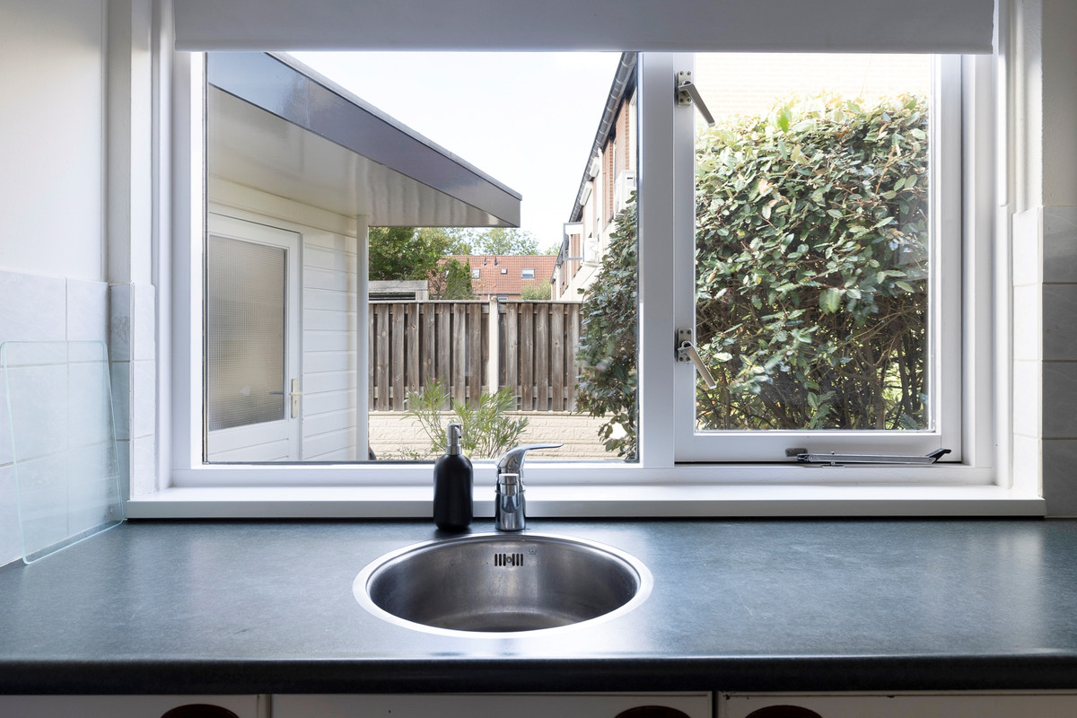 Tussenwoning te koop: Johanna van Heukelomstraat 12, Haarlem