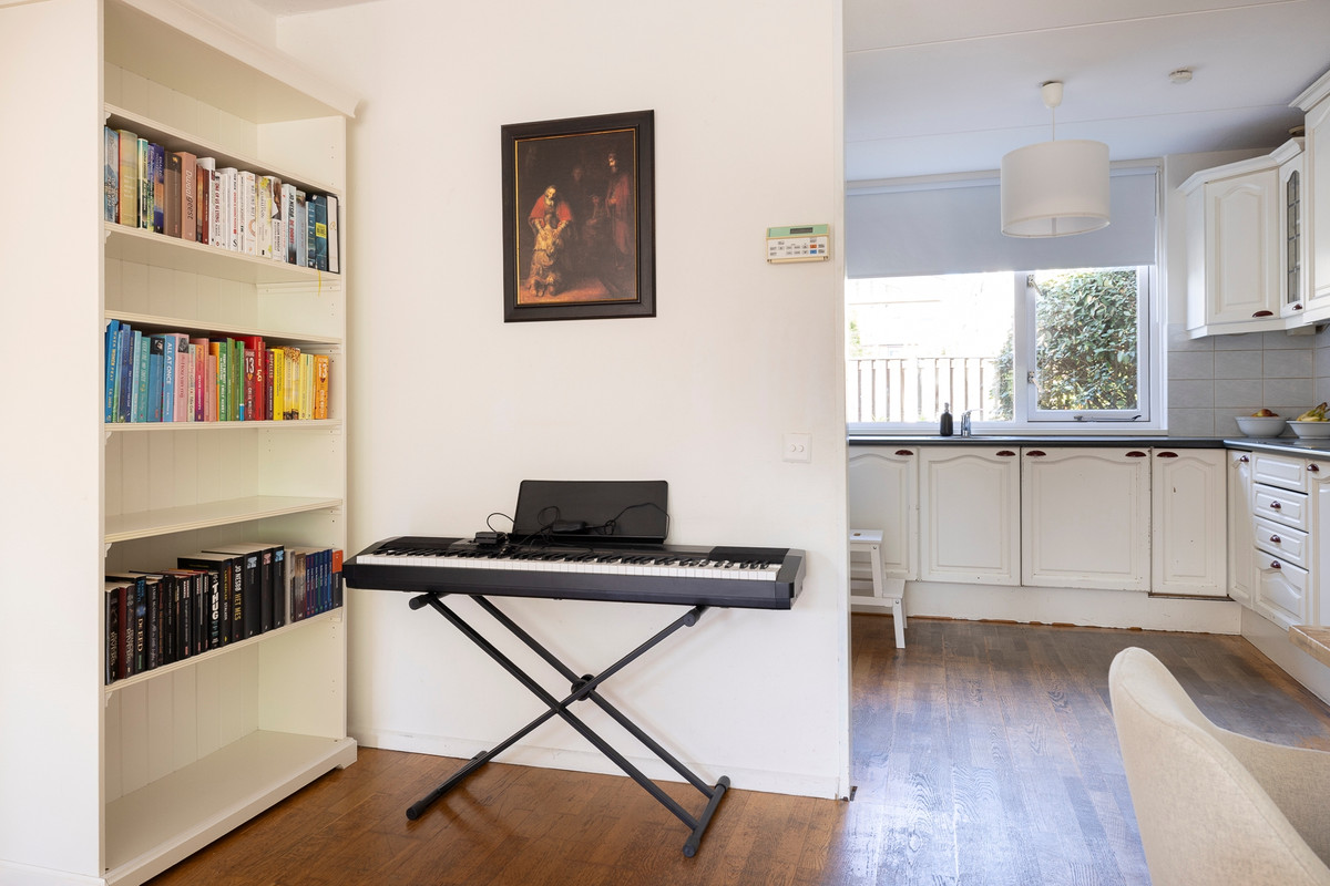 Tussenwoning te koop: Johanna van Heukelomstraat 12, Haarlem