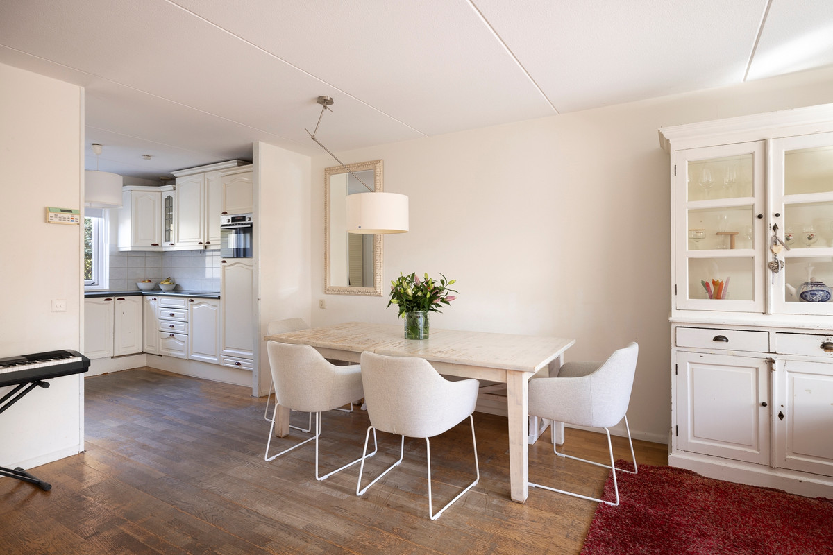 Tussenwoning te koop: Johanna van Heukelomstraat 12, Haarlem