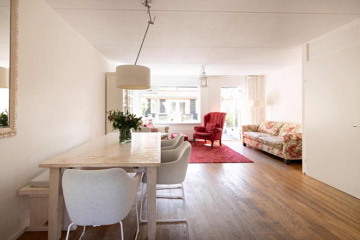 Tussenwoning te koop: Johanna van Heukelomstraat 12, Haarlem
