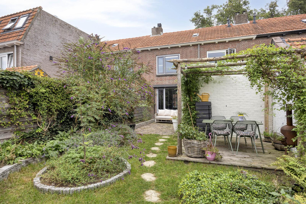 Tussenwoning te koop: Weefmeesterstraat 9, Tilburg