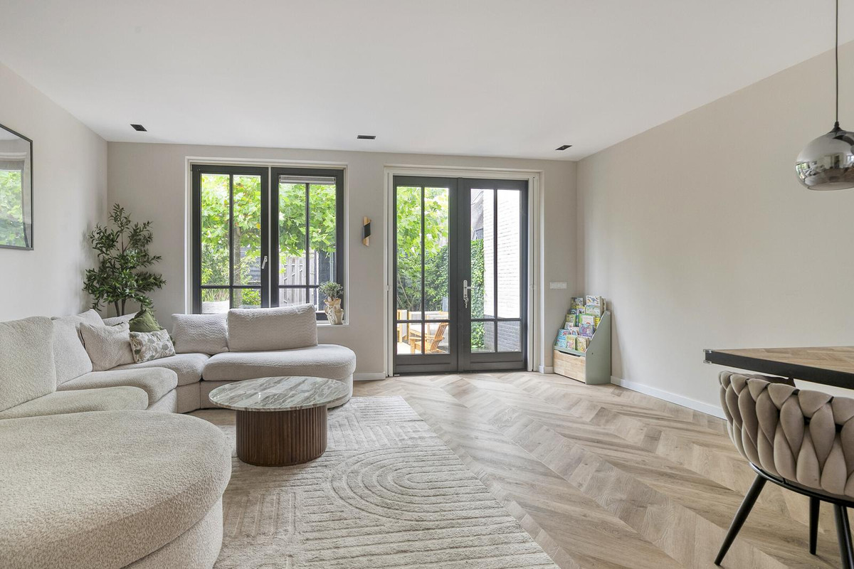 Tussenwoning te koop: Adama van Scheltemalaan 15, Blaricum