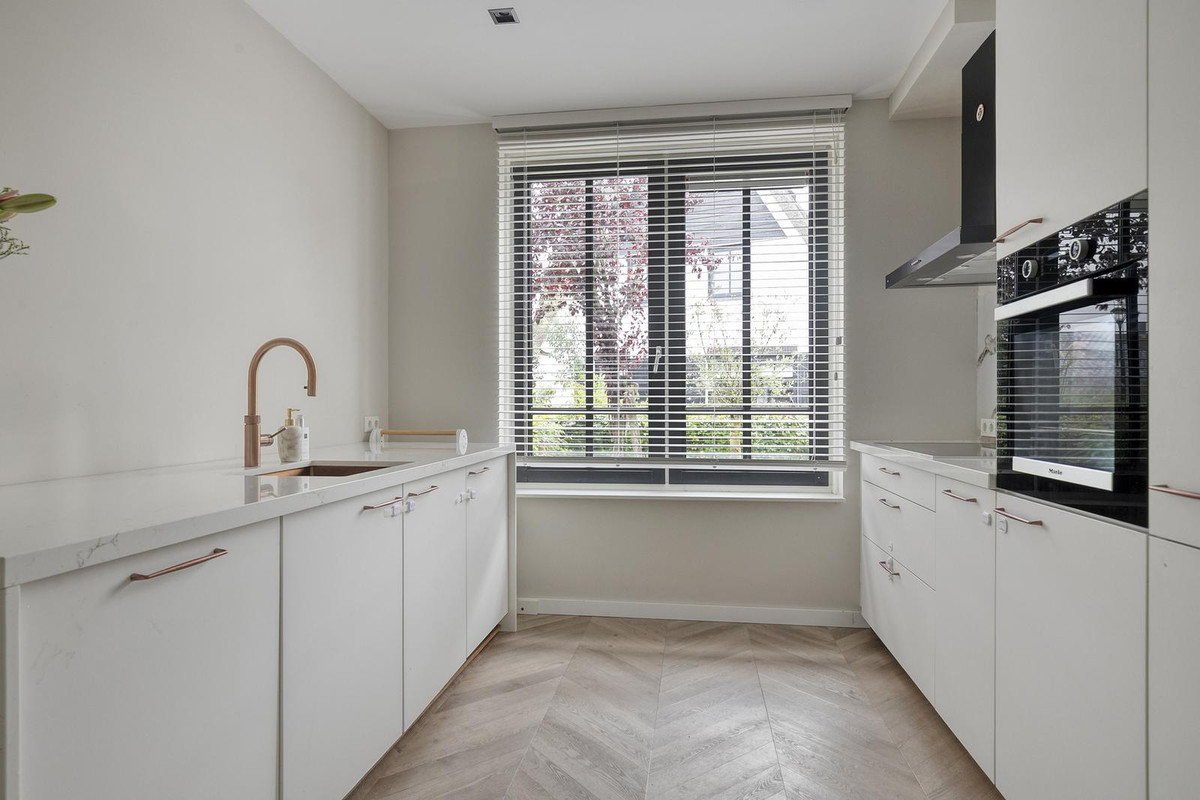 Tussenwoning te koop: Adama van Scheltemalaan 15, Blaricum