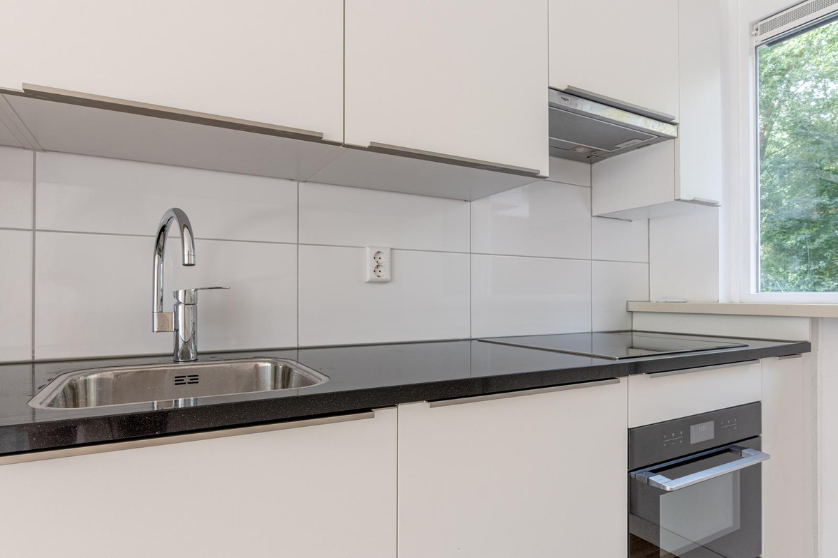 Tussenwoning te koop: Kruisherenstraat 8, Rotterdam