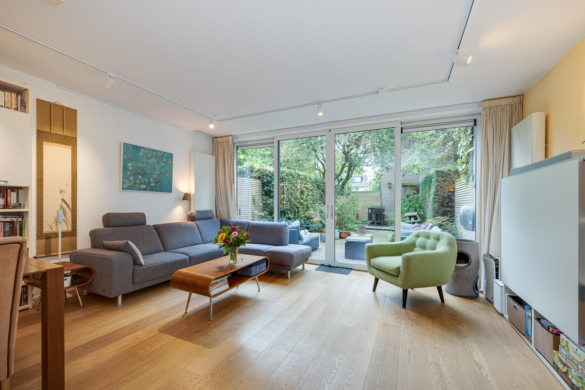 Tussenwoning te koop: Floriszpad 2, Voorschoten