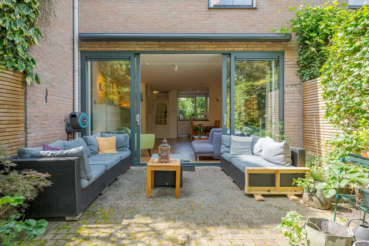 Tussenwoning te koop: Floriszpad 2, Voorschoten