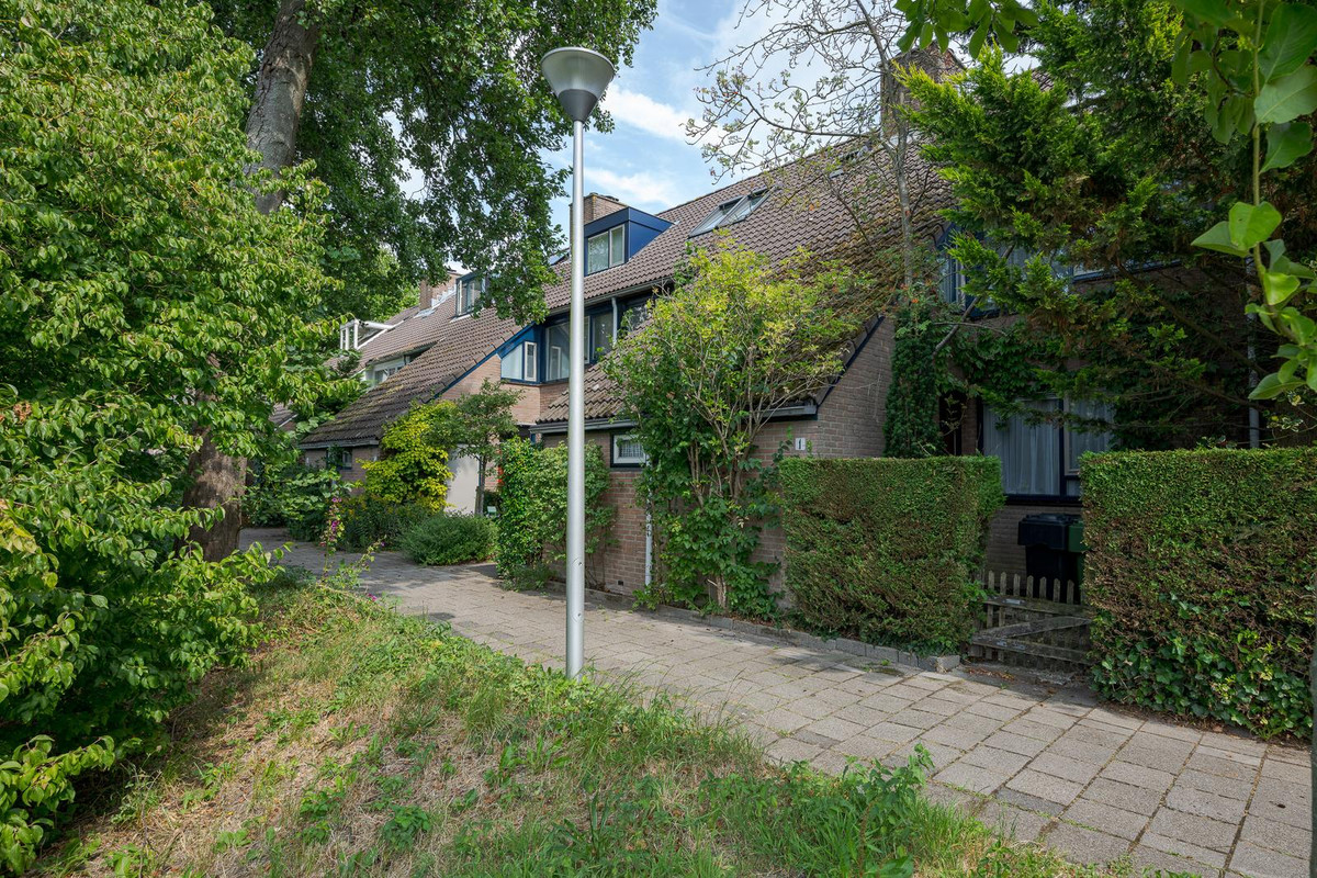 Tussenwoning te koop: Floriszpad 2, Voorschoten